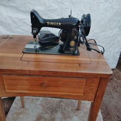 Singer Sewing Machine 