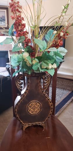 Classic Vase and flower arrangement