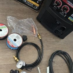 Lincoln Electric
Weld-Pak 140 Amp MIG and Flux-Core Wire Feed Welder, 115V, Aluminum Welder