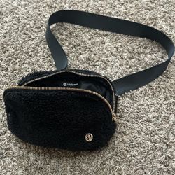  Lululemon Everywhere Belt Bag *Fleece