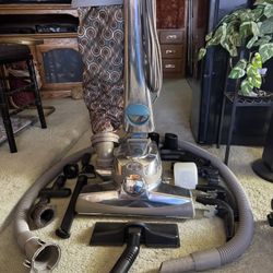 KIRBY VACUUM CLEANER 