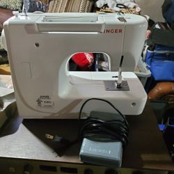 Singer Sewing Machine 