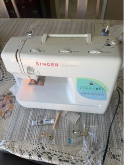 Great singer esteem sewing machine with box of accessories