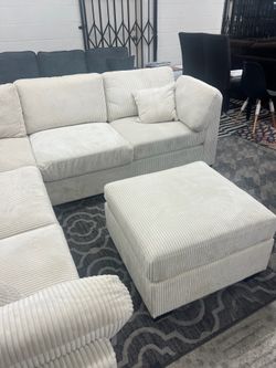New Sectional Couch with Ottoman! Free Delivery 🚚! Free Assembly!
