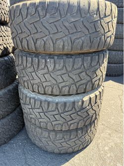 Vendo 35/12.50/R20 las 4 llantas Toyo Rt las 4 por $220