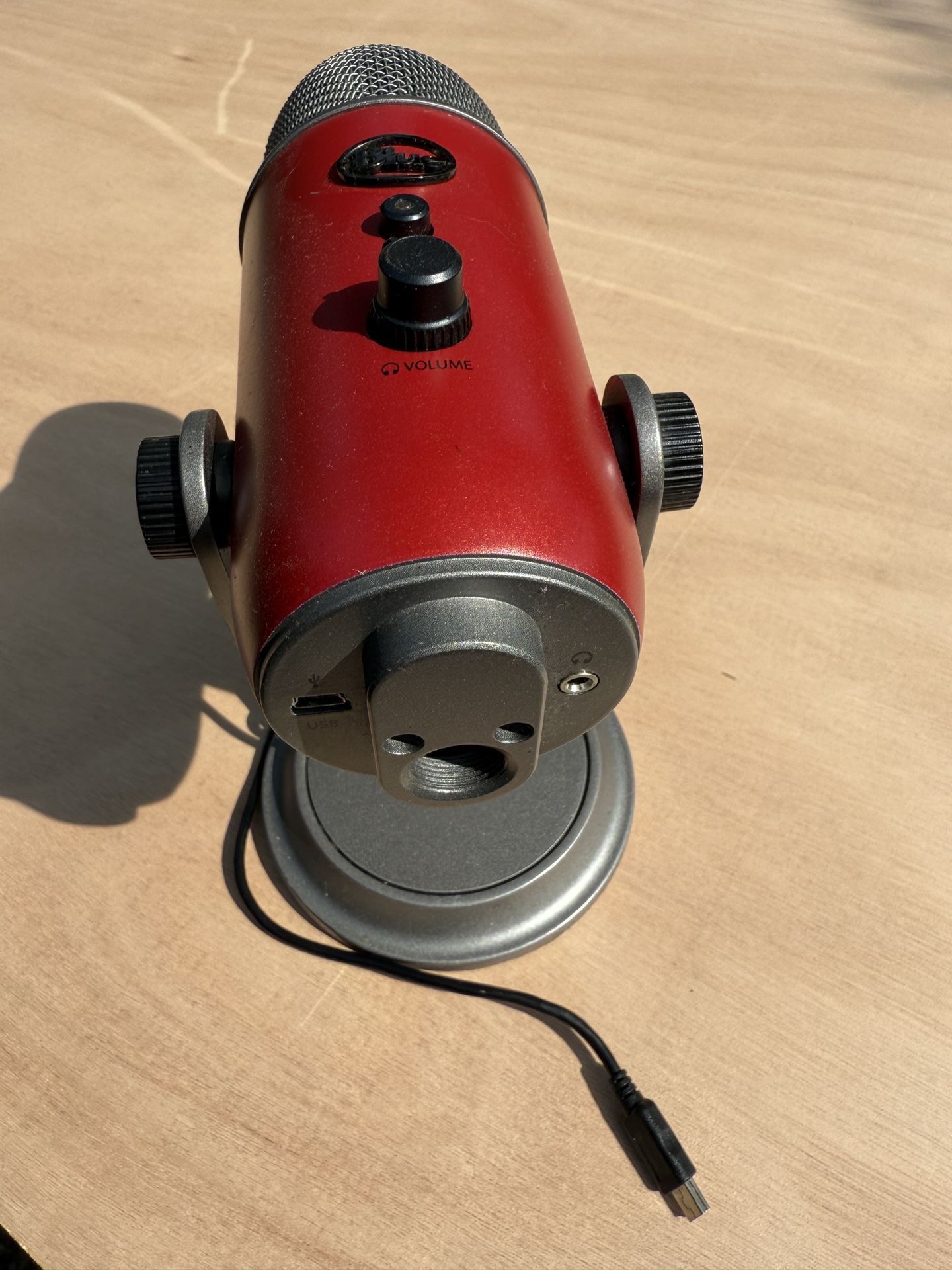 Blue Yeti RED Microphone Podcast