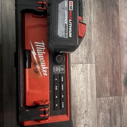 Milwaukee Radio With 12.0 Battery