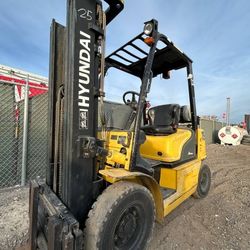 Excellent For Everything
Hyundai forklift 
Outdoor tires 
LOW HOURS