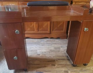 Manicure Table