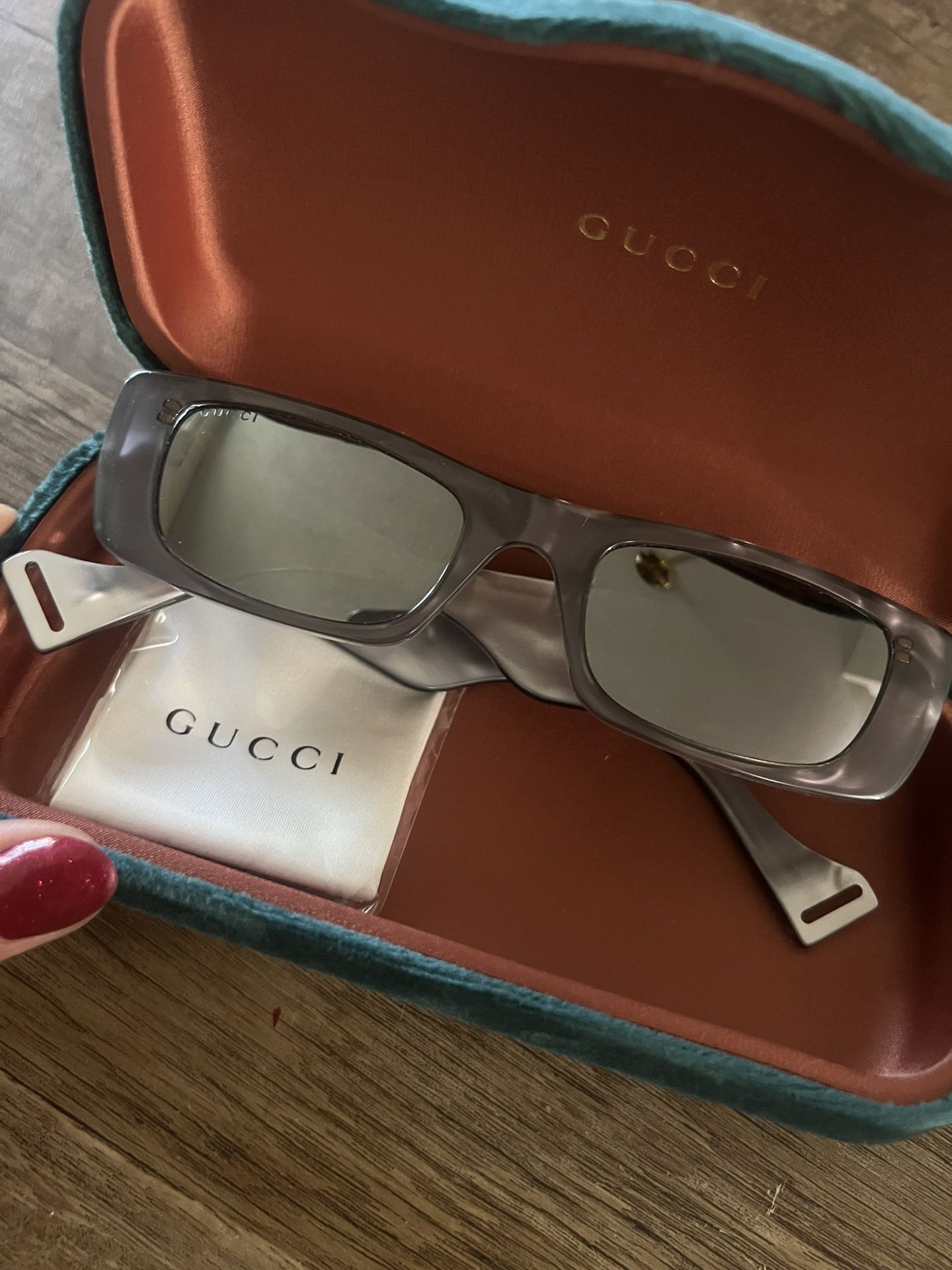 Gucci Sunglasses (GG0516s)