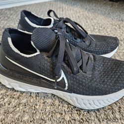 Nike React Running Shoes (Women's Size 6)