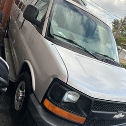 Chevy Express 2006 🚐