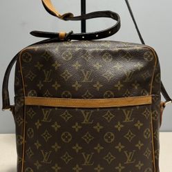 Louis Vuitton Vintage Danube Gm Monogram Canvas Leather
