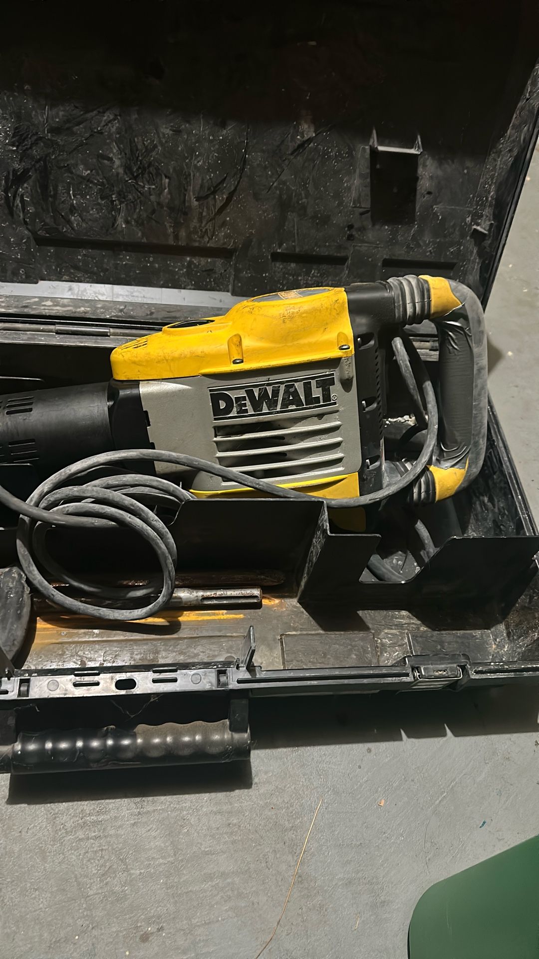 Dealt 50 Pound Chipping Hammer And Bosch 25 Pound Chipping Hammer