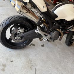 Ducati monster (contact info removed) con 5 mil millas