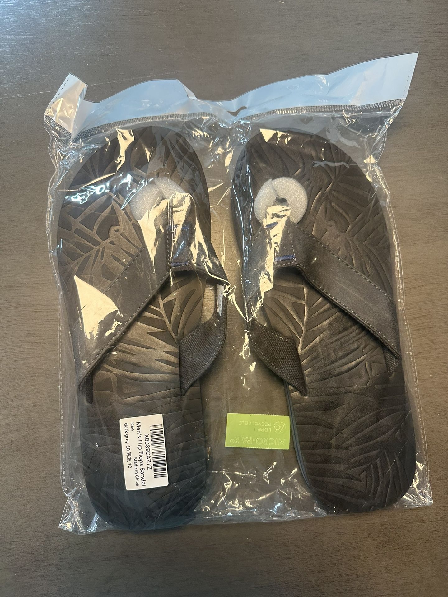 New Men’s Size 10 Flip Flops