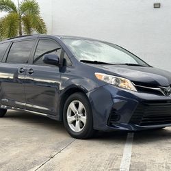2019 TOYOTA SIENNA