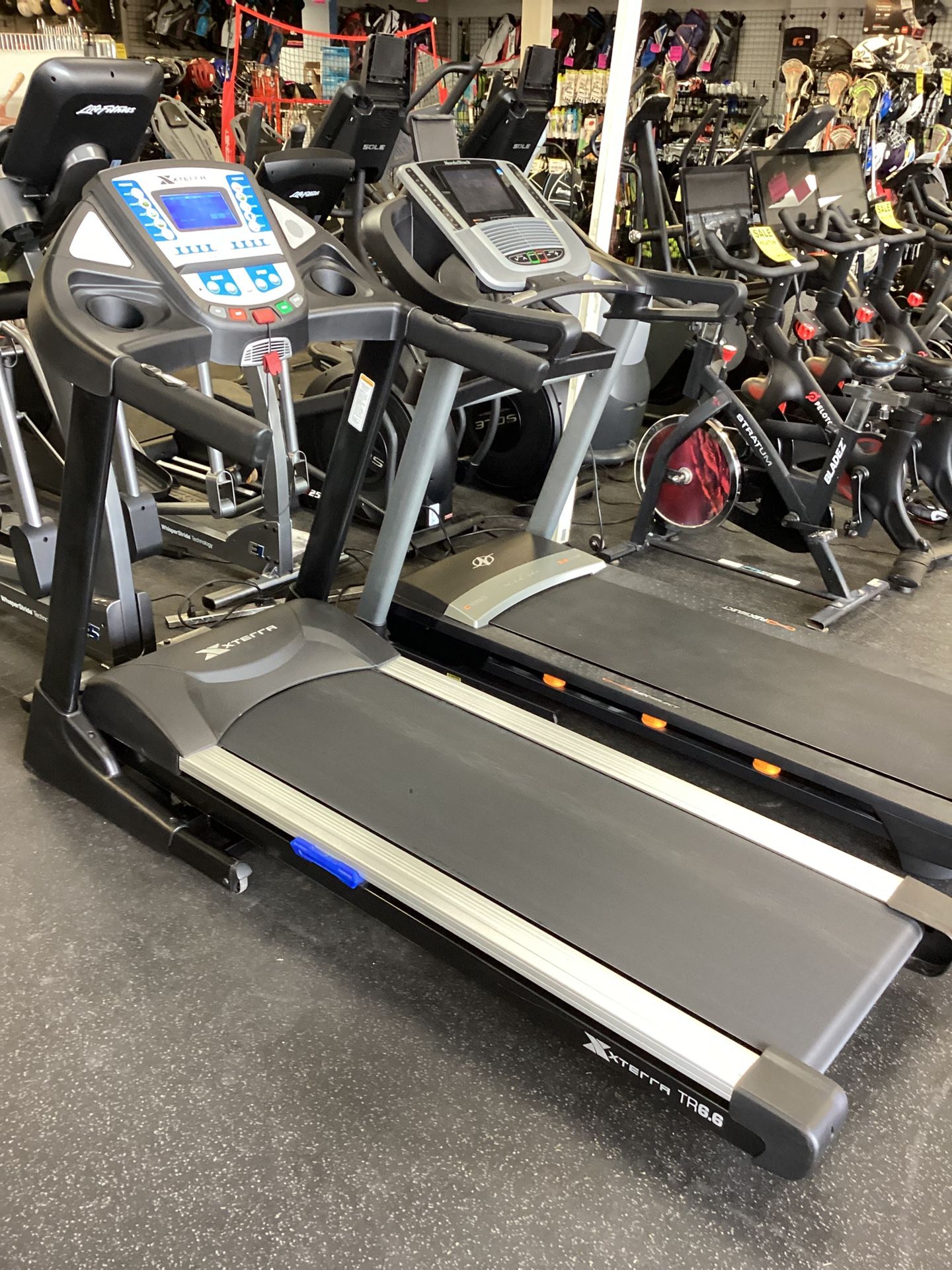 Xterra TR6.6 Heavy Duty Folding Treadmill With ONLY 31 Hours Of Use Includes Warranty