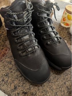 Black steel toe boot s11