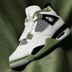 Jordan 4 Retro Seafoam