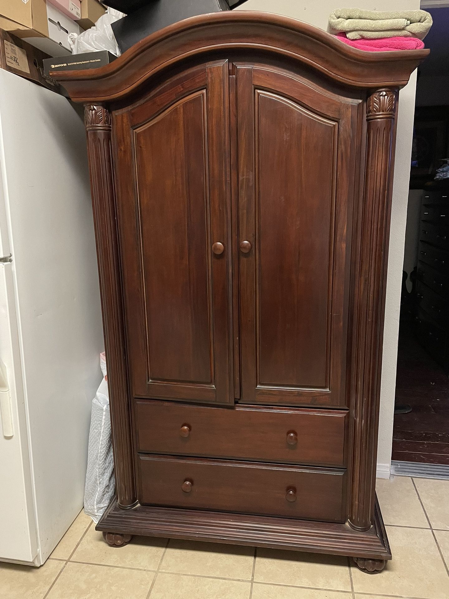 roperito y dos cajones pura madera en exelentes condiciones $100dls