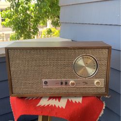 Vintage General Electric 1964 Am/Fm Radio Desk wood Frame 