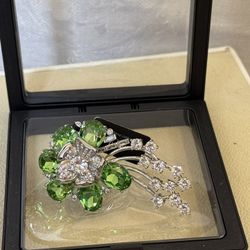 Museum opera house nwt Elegant Green and Silver Floral ring. Oversized.