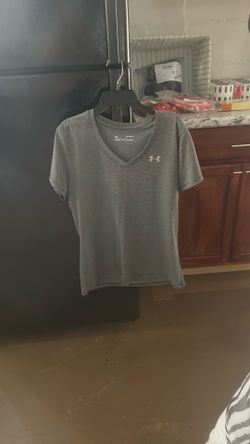 Under Armour V-neck, geometric pattern women’s athletic shirt