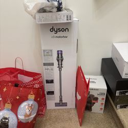 Brand new Dyson V9