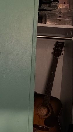 Yamaha Acoustic Guitar