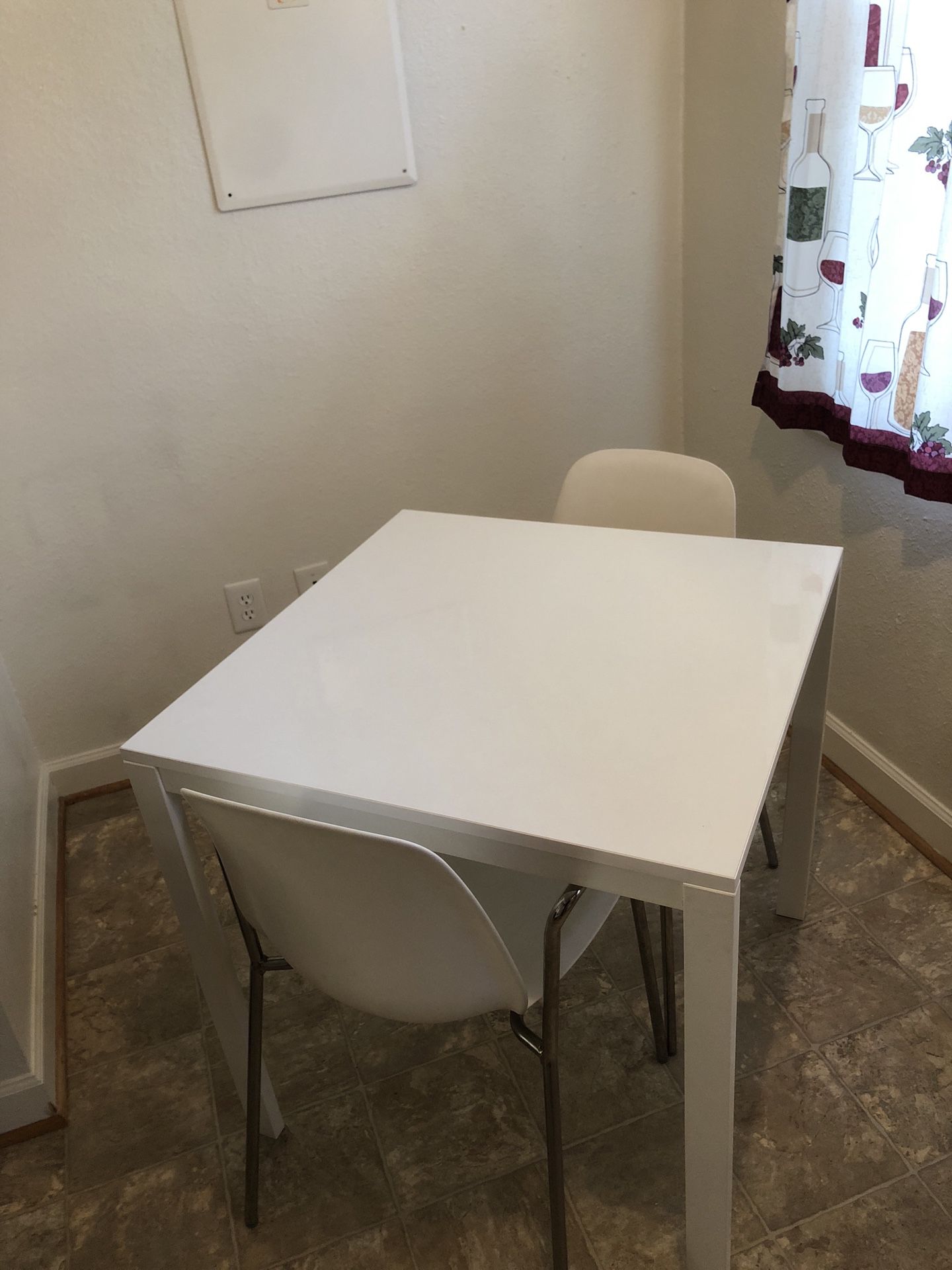 Kitchen Table and 2 chairs