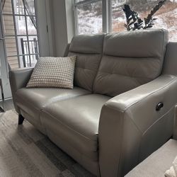 Leather Power Reclining Loveseat Sofa – Light Beige – Excellent Condition