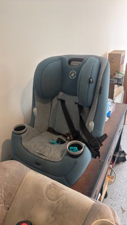 A Maxi-Cosi Pria 3-in-1 convertible car seat