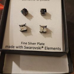 BRAND NEW STUD EARRINGS WITH SWAROVSKI ......😁😊😍