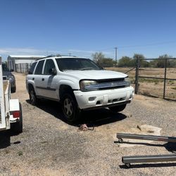 2005 Chevy trailblazer parts vehicle complete minus the motor