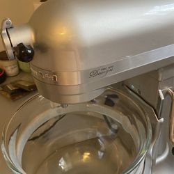 KitchenAid Mixer Professional 600 Series for Sale in Glendora, CA - OfferUp