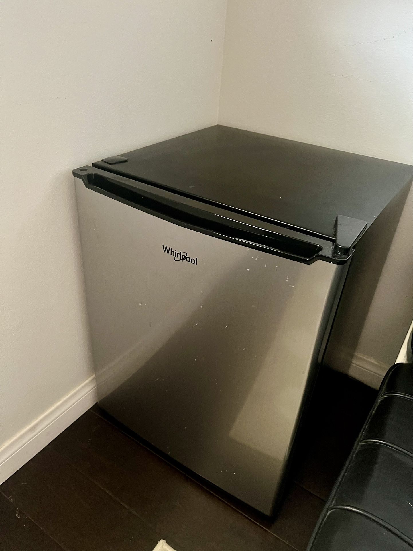 Whirlpool Fridge Mini 2.7