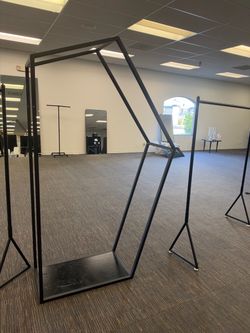 Metal arch’s
