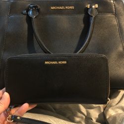 Michael Kors Purse And Wallet 