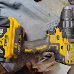 20 Volt DeWalt Drill Driver With 4 Amp Batt