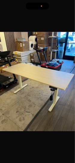 63” Standing desk ( I have a lot of desk sizes and color 😃)