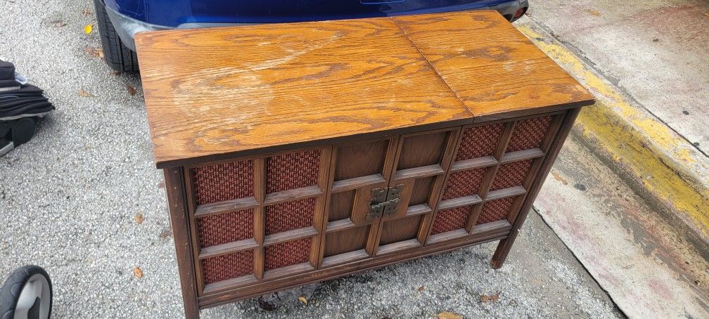 Sylvania Record Player 