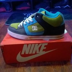 Like new DC Mens Shoes Size 10.5 