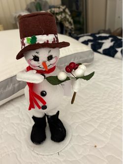 ANNALEE 9 INCH WINTERBERRY SNOWMAN