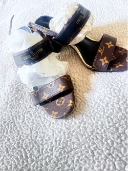 Size 38 Louis Vuitton Leather Upper Mid (2-2.9 in) Heel Height Sandals for Women