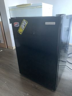 Insignia mini fridge