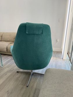 Modern Teal Swivel Lounge Chair – Excellent Condition