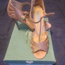 BETSEY JHONSON HEELS 