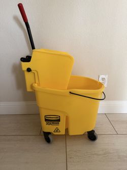 RUBBERMAID MOPPING BUCKET BRAND NEW $90
