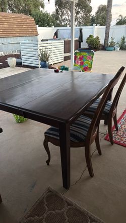 Beautiful Table with 4 chairs